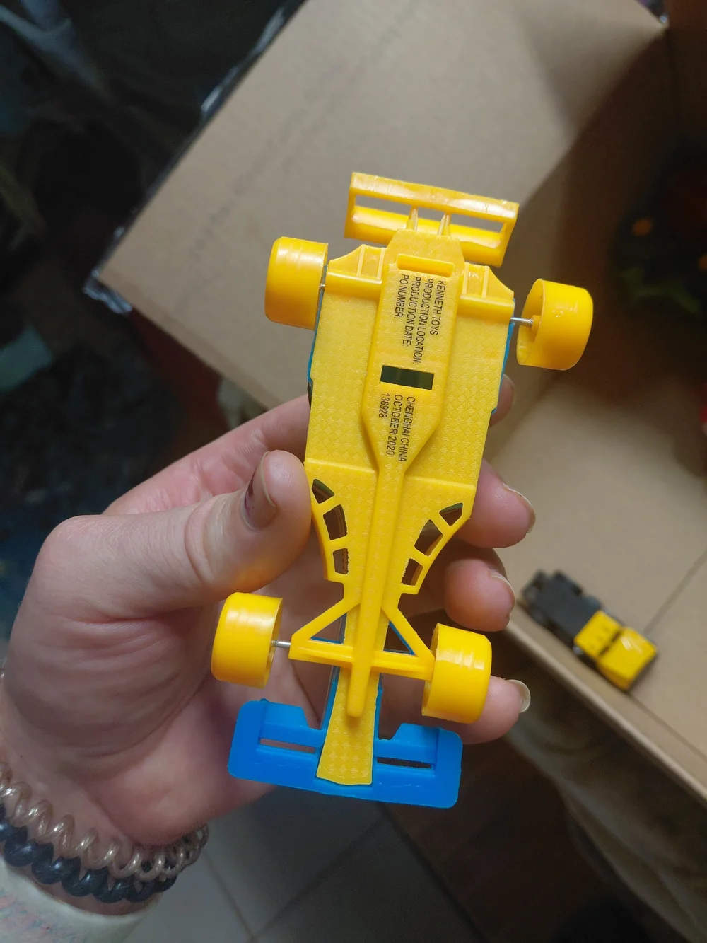 Kenneth toys formula 1 2020 yellow and blue plastic race car 1:57 scale hanjin